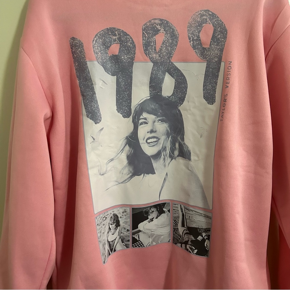💙 Taylor Swift 1989 crewneck 💙